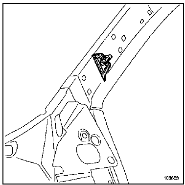 Doublure de montant de baie de pare-brise